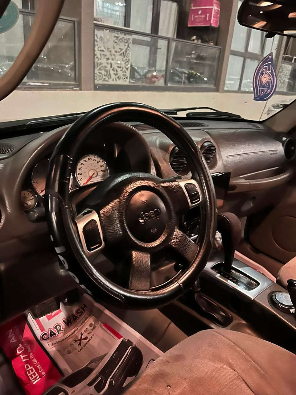 تم تنزيل السعر بسبب الاستعجال بيع فقط 
جيب لبرتي 2004
تبريد شغال حديديه جديده 
كير محرك خير من الله 
مصبوغه عام جمليه 
ومغلفه فابلون اسود البجم جماليه 
نقص برغي مابيه 
السعر 58$ 
***********
