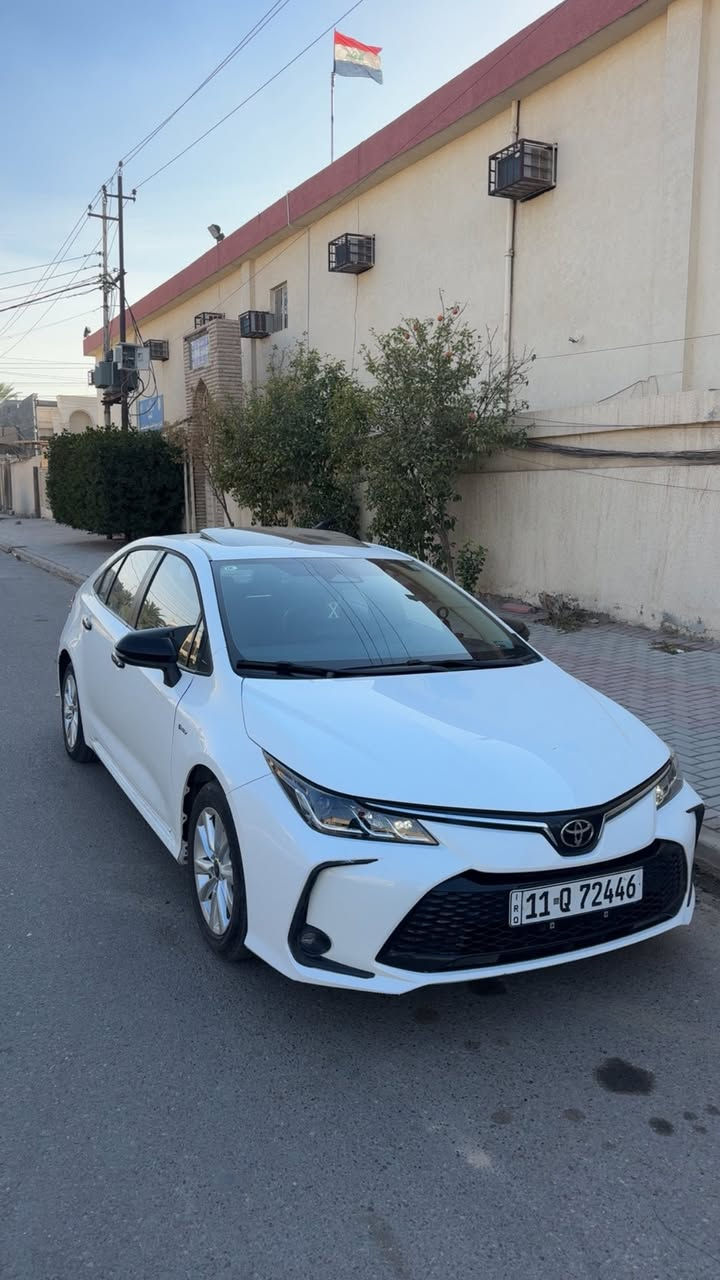 السعر :153 مجال بسيط جدآ
كورلا هايبرد 2024 
شكل خليجي المرغوب 
داخل جلد اسود ملكي بلادي شركة 
سيارة ماشية (33) الف كيلو متر قابل للزيادة 
يدات بوب وكفر مري جانبية اسود 🖤
شاشة كبيرة بلادية  تدعم ابل كار بلي واندرويد اوتو
كامرة خلفية دوارة ب 3 وضعيات 
رادار امامي 
تنبيه الخروج عن المسار وتحديد المسار 
كروس مثبت سرعة 
اوتو بريك مانع انصدام 
قيادة شبه ذاتية 
فول تحكمات سترين 
التفويلة تمشيك 650 كيلو اذا مو اكثر حسب الاستخدام 

ضرر السيارة جاملغ امامي عكس السايق بارد 
وطخة بسيطة كلش بلجنطة ع وضعهة ممصلحة 
مكان السيارة بغداد حي العدل 
***********
