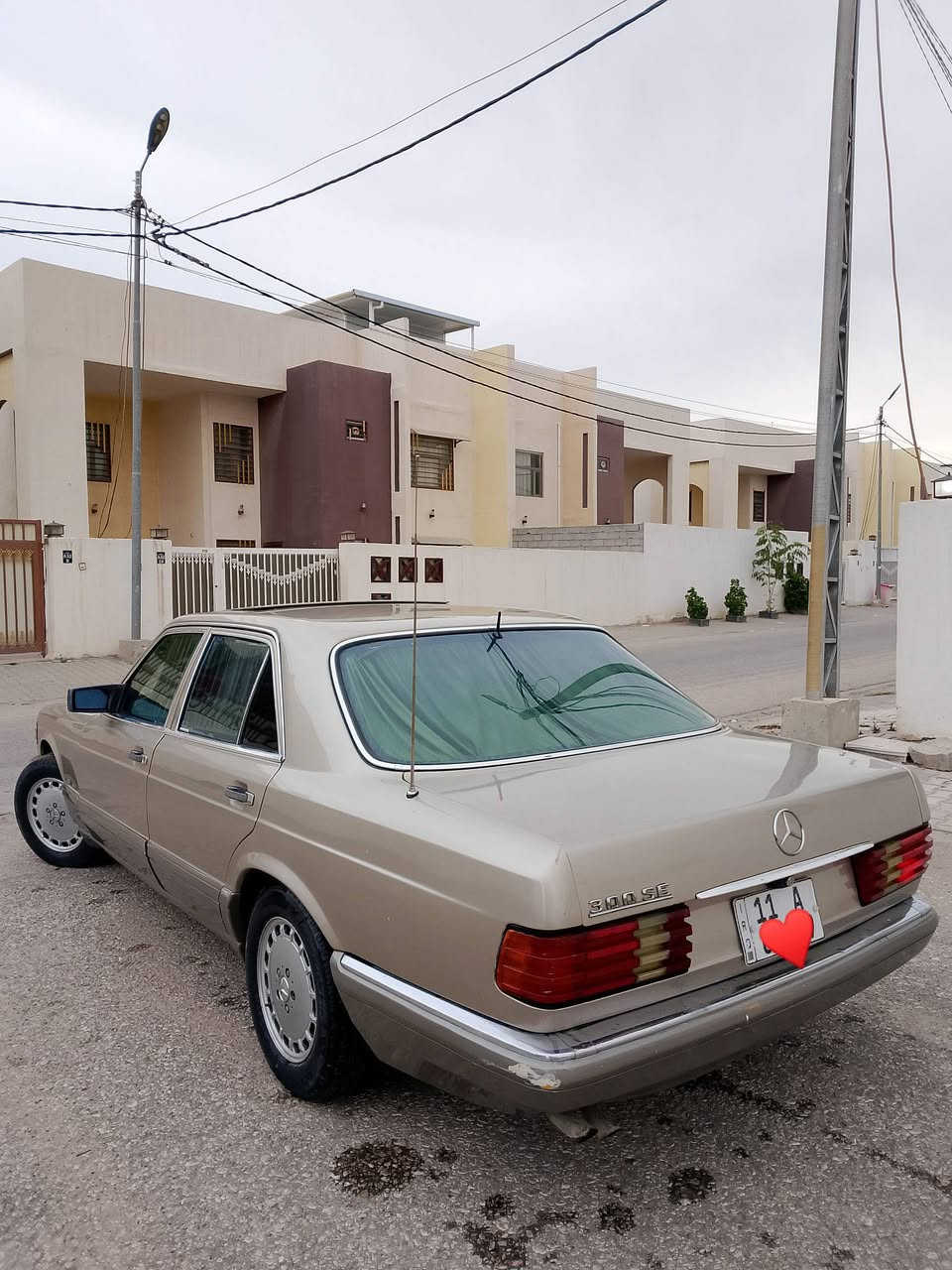 السلام عليكم للبيع فقط مارسدس رئاسي موديل 87
سياره جديده جاهزه من كلشي ربع ماذب عليه 
باتري جديد حداديه جديده تبريد شغال ثلج 
تخم تاير جديد سماعات بلادي مجسم صوت 
صبغ عام جماليه بدون ضربه بدون خياس 
السعر 90 وبيه مجال الشراي يتصل وبي خير ويدلل 
***********
مكان السياره نجف الاشرف
