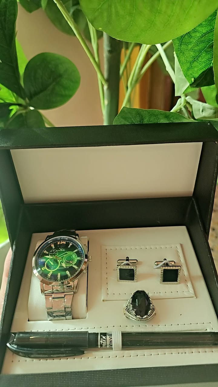 🎁✨ لأن المعلم يستاهل التقدير بهدية تليق بمقامه ✨🎁
بكج هدية متكامل وفخم 💼
⌚ ساعة رجالية أنيقة
💍 خاتم مميز
🖋 قلم كلاسيكي
🤵‍♂️ كبك رسمي
هدية عملية وراقية بنفس الوقت 👌
اختيار مثالي لـ عيد المعلم حتى تقول شكرًا بأسلوب يليق بعطائه 💙
📦 متوفر توصيل داخلالمسيبونواحيهاو لكل المحافظات
🛍️ الكمية محدودة
✍️ نجهز طلبك حسب الطلب
📩 للحجز والاستفسار راسلينا خاص الآن
لا تفوت الفرصة وخلي هديتك مميزة ومختلفة ✨

#إكسبلور #عيد المعلم


**إذا كنت صاحب هذا الإعلان وتريد حذفه لأي سبب، رجاءا أرسل رسالة إلى الدعم الفني**