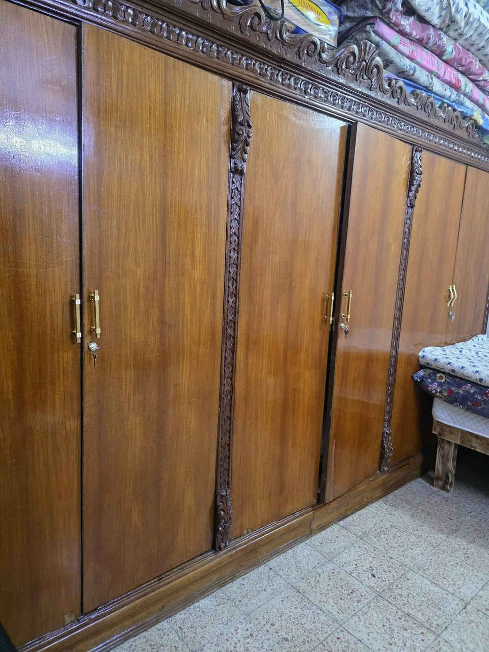 تخم جديد ونظيف كلش للبيع ٧ مقاعد وهاذه كنتور ٦ بوب شوفو نظافته وجبير تكمه هم للبيع استفسار واتساب ***********,مكان بغداد الكاظميه
