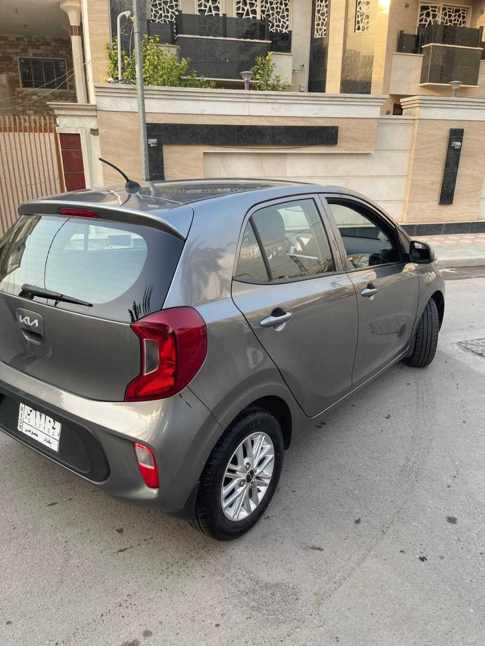 كيا بيكانتو 2023 ماشيه 780 كم فقط  سياره جديده جداً بيها شخطين بالدعاميه فقط السياره مكفوله من كلشي 
موجوده بغداد الدوره
السعر 13.500$ (135ورقه)
***********
