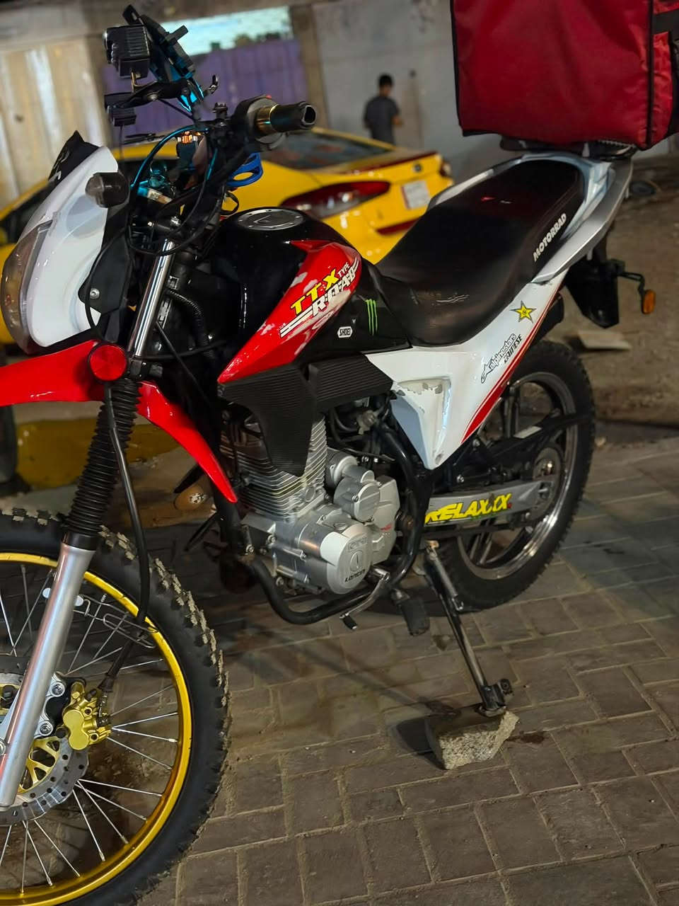 قفاز لونسون للبيع
رقم أربيل (مكينه150s)سنويه ب اسمي 
دراجه محور لويل لخلفي ويل كب يعني مو سيامه
دراجه كدام عينك نضيفه دراجه مال شغل سعره 
13000يعني مليون وتلثميه وبيها مجال بسيط 
تحويل حسب لنتفاق 
***********واتساب متواجد
