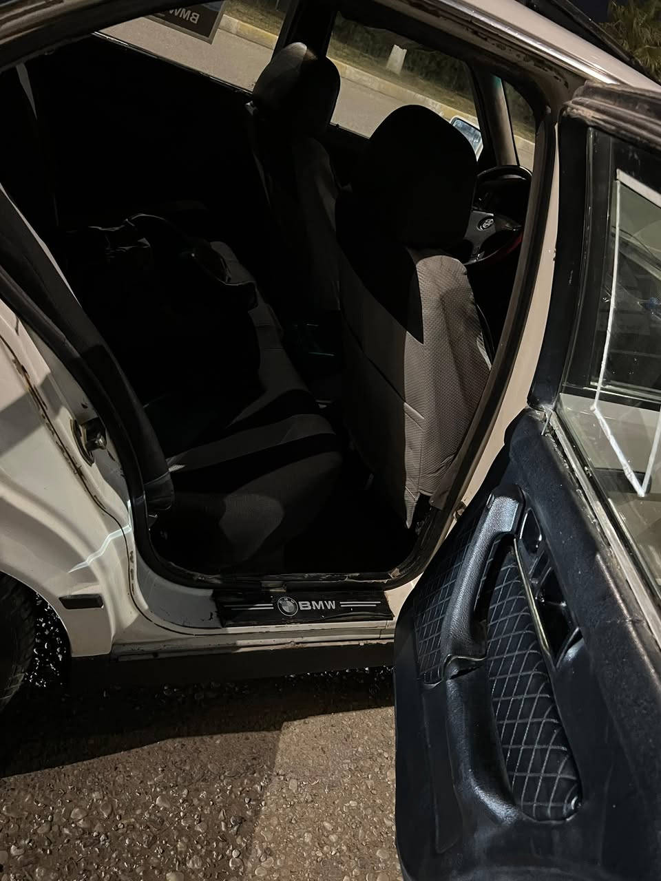 سلام عليكم بي ام موديل 89
فل520
رقم كركوك شرط تحويل 
السعر 36 وبيه مجال 
رقم تلفون ***********
وتس ***********
