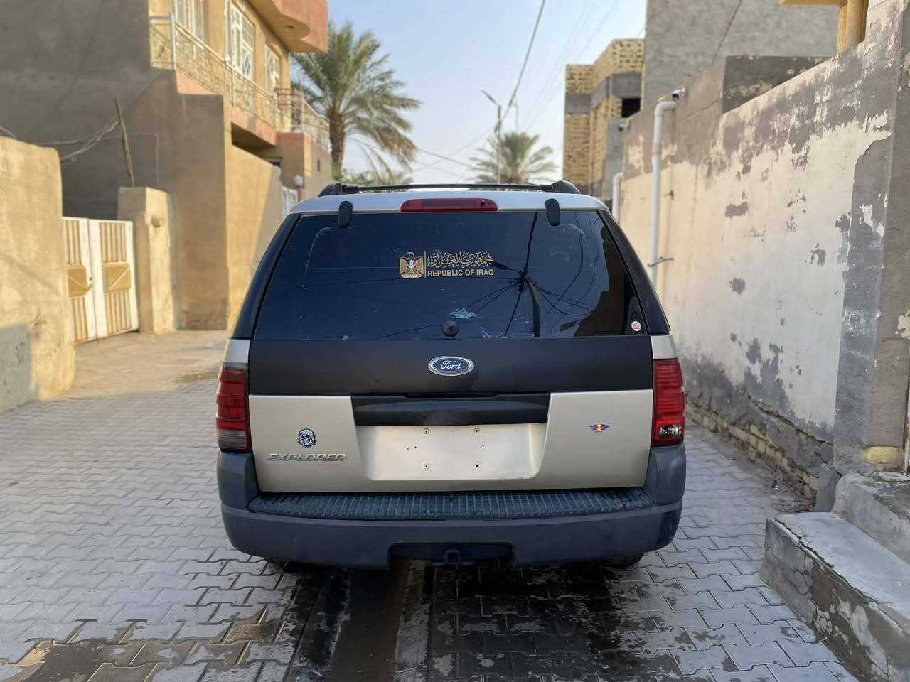 للبيع او المراوس فورد اكسبلور 

مديل 2004 السيارهً مال مزاد اوراقها كاملهً 

محرك 4000 بلادي وجديد 7 راكب مدوشمهً ومفروشهً كاعيتها وغرفتها حلوهً 

تبريد 3 قطع مصبوغهً حزام بدون اي حادث 

حداديه وتخم تاير بيها  

عارضها ب80 $ وبيها مجال ان شاء الله. 

*********** وتساب
