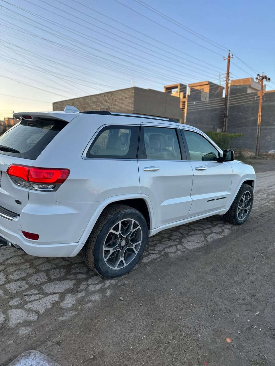 نوع السيارة والموديل:جيب شيروكي اوفرلاند17
الوارد:امريكي
الحادث:جاملغات امامي وباب الصدر ول ورا كلير
الصبغ:جاملغين امامي وبنيد 
الدواخل:بدون
الايرباك:دركه ودشبول 
الممش:1450كيلو
حجم المحرك:6/3600 تو ويل
المكان+المنطقة:بغداد تاجي سبع البور
سعر مناسب:190 وبيه شي بسيط
رقم الهاتف:***********
جميع المواصفات:فول عدا الجكات 
ملاحظات إضافية ( السياره كله كامل ادامه عل اخر حبايه ):
