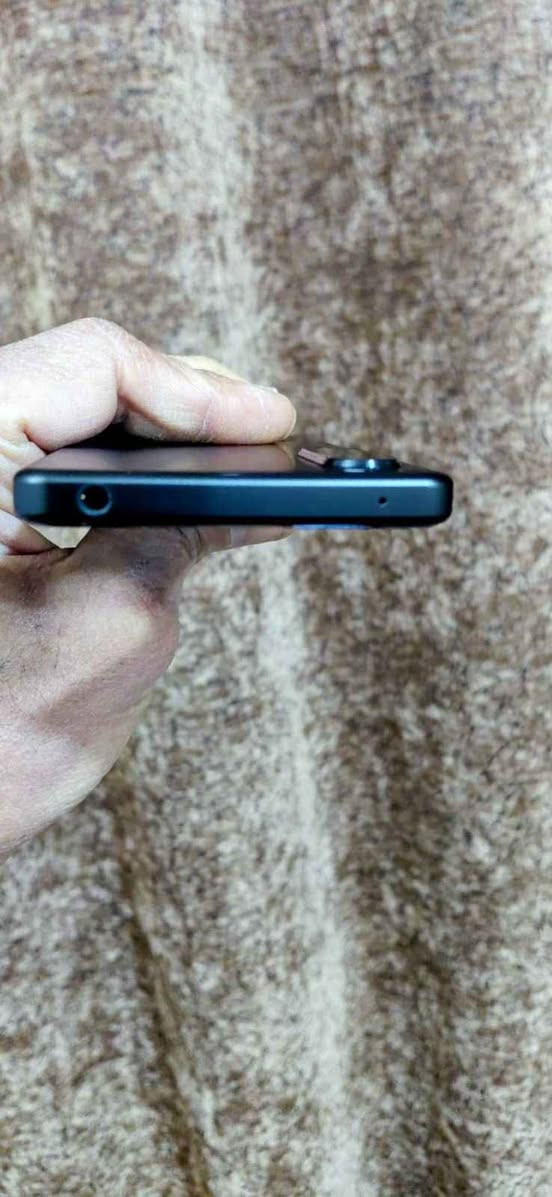 سوني اكسبيريا 5مارك4 جهاز نسخة عالمية سمكارت +خط ايسم يعني خطين بطارية عملاق 5000 واني ذاكر مواصفات بل صور ولكامرات بعد سوني معروفة باكمراتها الجهاز وتر بروف ومكفول من اي شي دبل سماعة ستريو 
معالج قوي من سناب دراكون 8جين1 
للبيع فقط ب225 الجهاز بدون أغراض بس حافضة اصلية
عنوان بغداد البياع حي الشرطة الرابعة 
*********** بغداد, العراق
