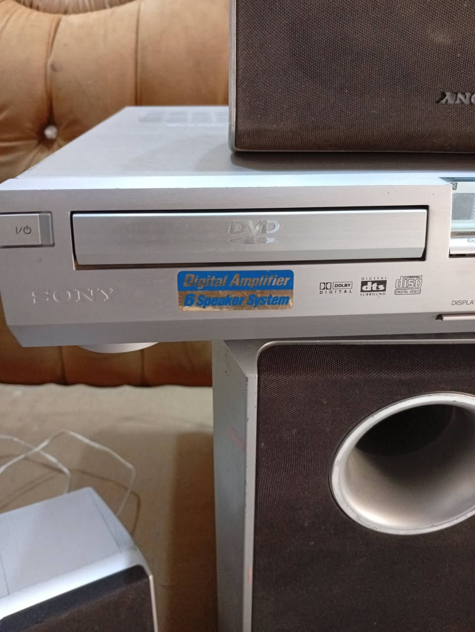 سستم مسرحر من ماركة سوني  بالة اصلي يشتغل بلوتوث واواكس  يربط على البلازما  سعرة 125يوحد توصيل


**إذا كنت صاحب هذا الإعلان وتريد حذفه لأي سبب، رجاءا أرسل رسالة إلى الدعم الفني**