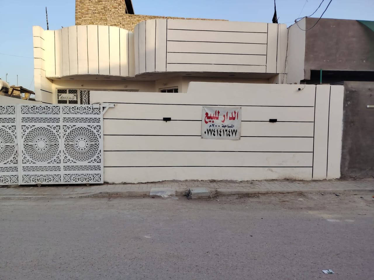 بيت لليجار مساحه 200 متر استقبال ومطبخ وغرفتان نوم صاله و حمامات عدد ثنين الطابق الثاني غرفتين وصاله مكاملاةسعر الايجار500 الف رقم الهاتف ***********
