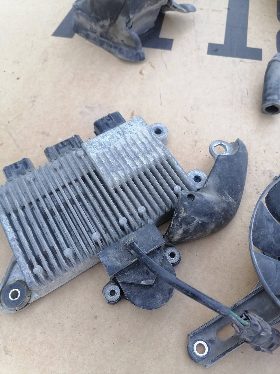 السلام عليكم قطع غيار فورزه صفر 10كل غراضه موجود***********
