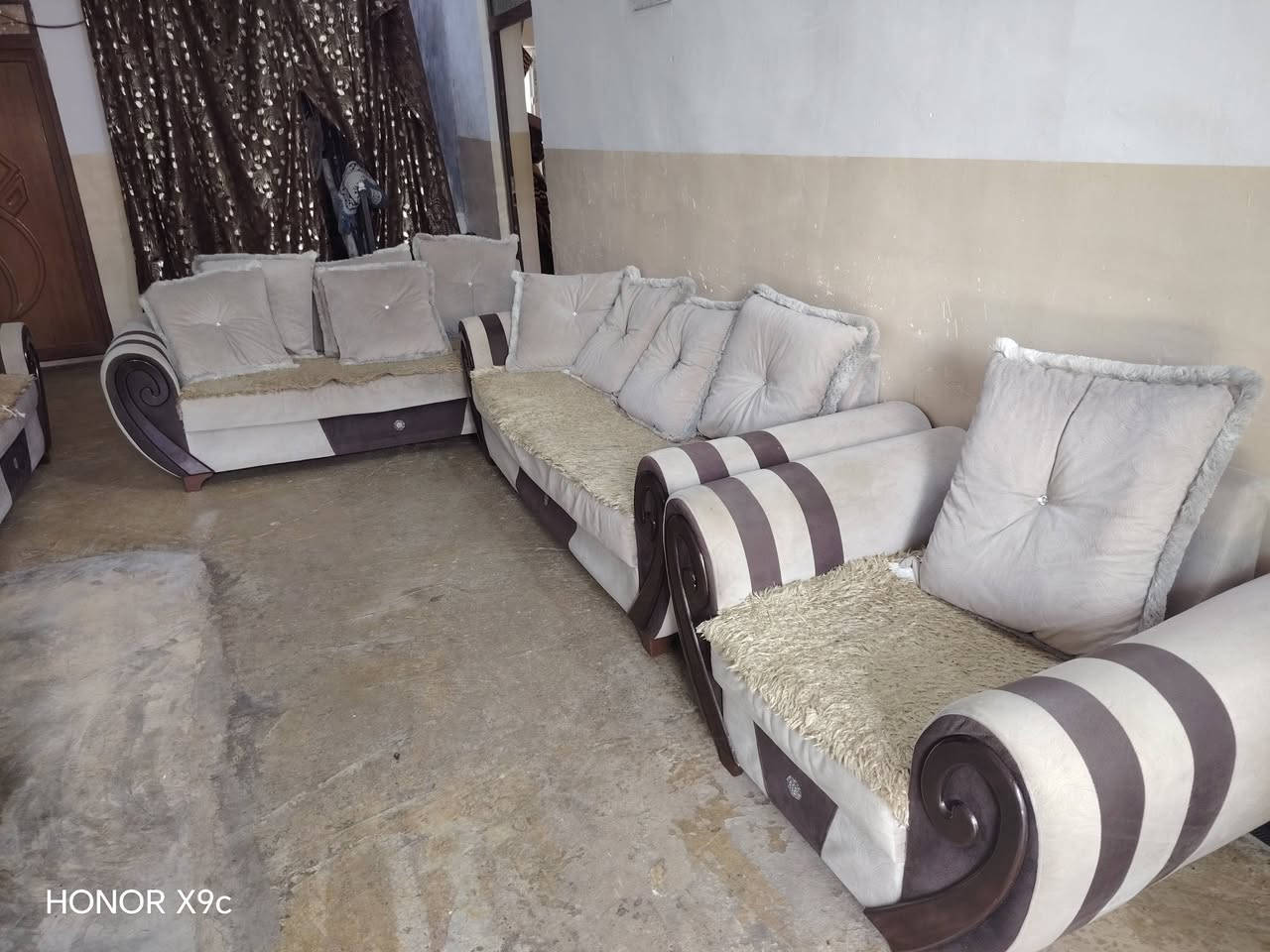 السلام عليكم ديوان كلش نظيف لوك السعرر250شراي اتصل ***********
