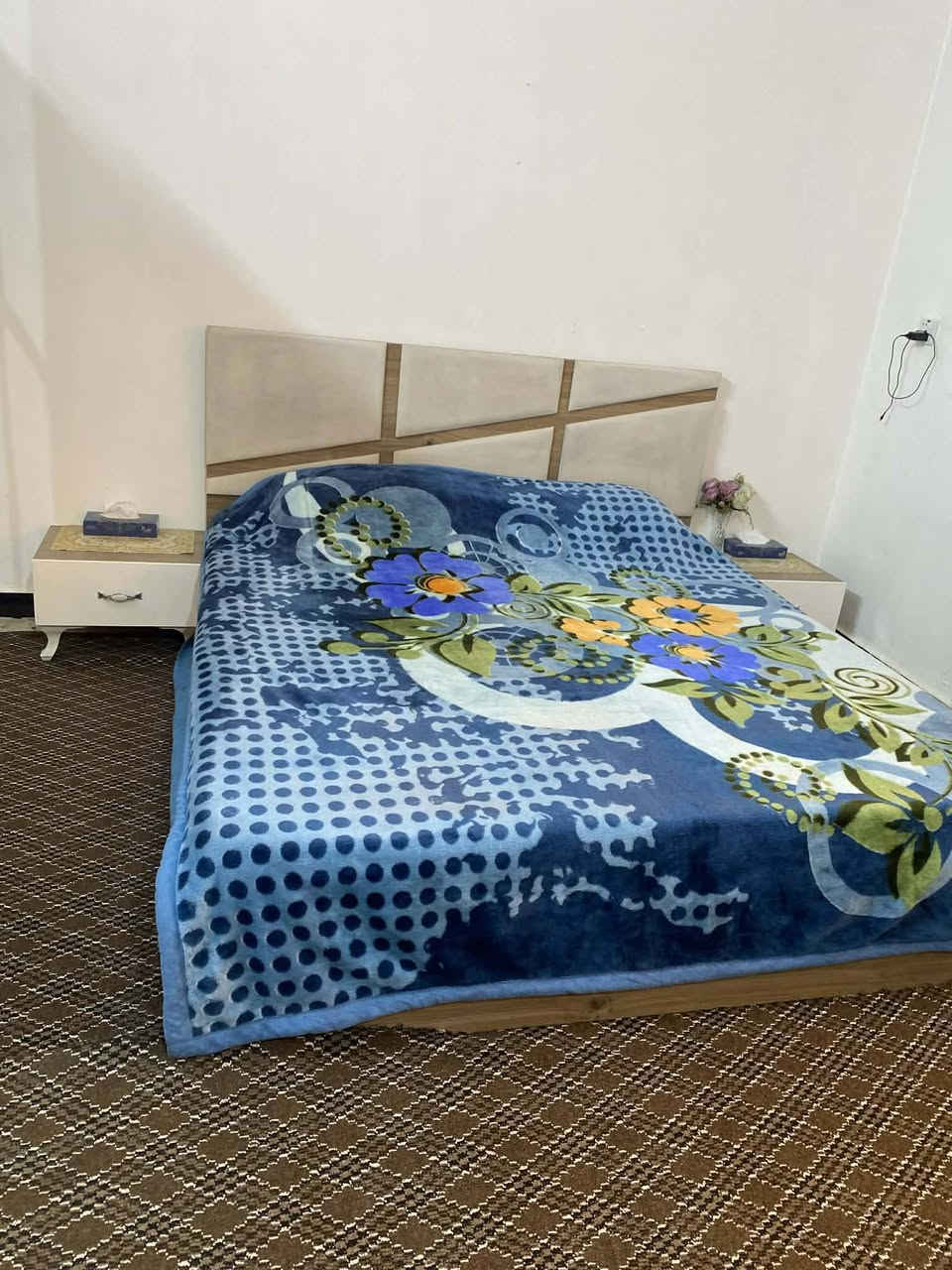 غرفة تركية ٧ قطع مع دوشك نظيفه السعر ٣٥٠الف المكان الشالجية للاستفسار الاتصال ***********
