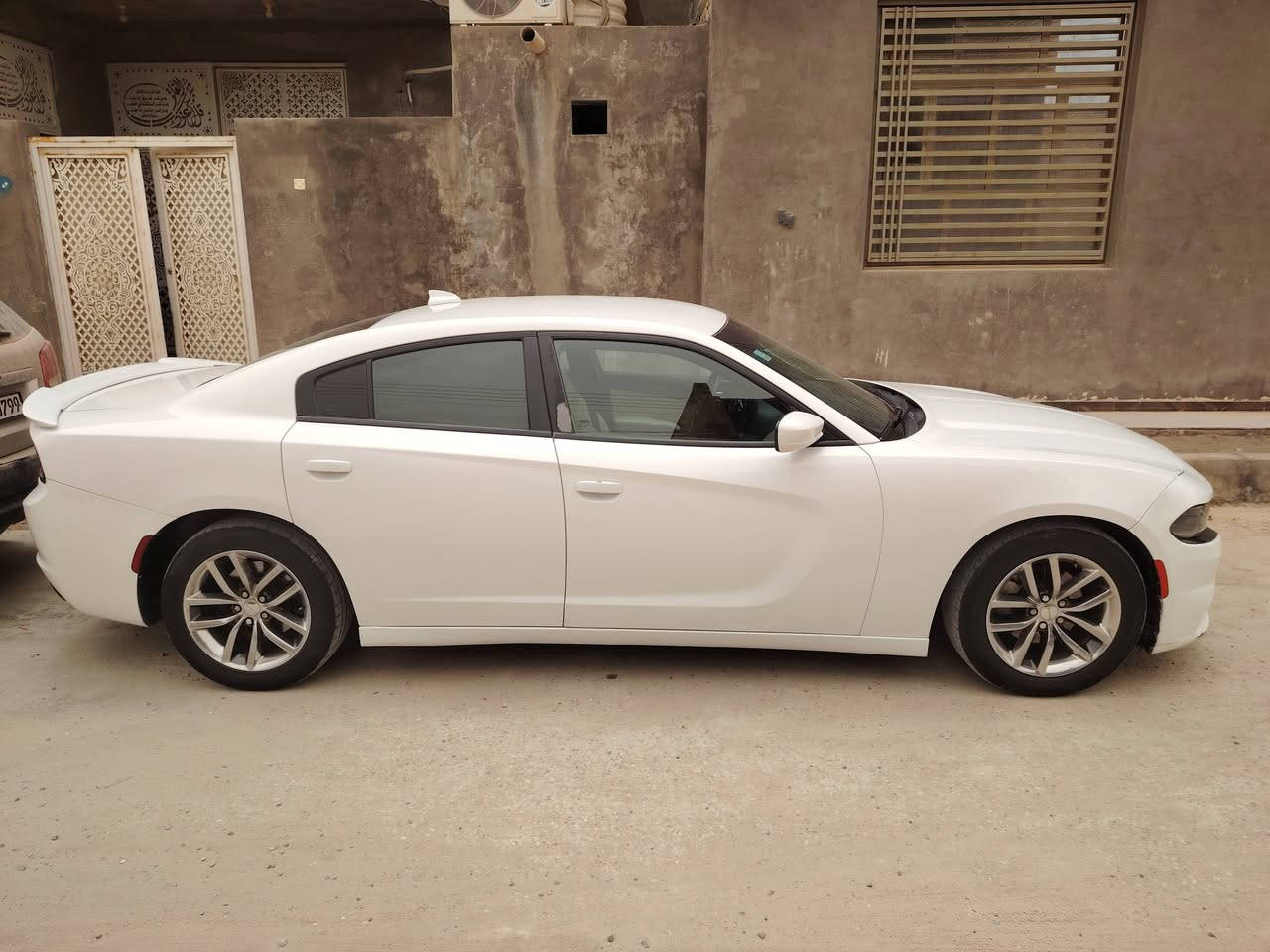 للبيع: دوج جارجر (Dodge Charger) موديل 2016
​السيارة بحالة ممتازة جداً (نظيفة وجاهزة من كلشي، ) وجاهزة 
​⚙️ المواصفات الفنية والجمالية:
1__خزن ميموري
2__كشنات جلد
3__شاشه كبيره
4__نوع الفئه sxt
​المحرك: 6 سلندر (3.6L Pentastar)، نظيف وجاهز.
​:  معلايه 2021/ معامله كامله رجعت موديلها 2016 
​التبريد: ثلج وجاهز للصيف.
​الحدادية: كاملة وجديدة 100%.
​الوضع العام: السيارة جاهزة كبل للشارع وما تحتاج أي مصاريف ("على آخر حباية").
​📋 حالة البدي والتحويل:
​الصبغ: قطعتين فقط.
​الحادث: ضربتها كلش حلوة وبسيطة.
​📍 مكان التواجد:
​ذي قار - الناصرة (الإسكان الصناعي)
​📞 للاستفسار والتواصل مباشرة مع المالك:
​رقم الهاتف: ***********
الشراي امبين إذا عجبته السياره يتصل السعر خاص 
​✨ ملاحظة للمشتري: السيارة للمستعد يشتري ويفحص، جاهزية تامة ومكانها واضح. الله يبارك للبايع وللشراي!
