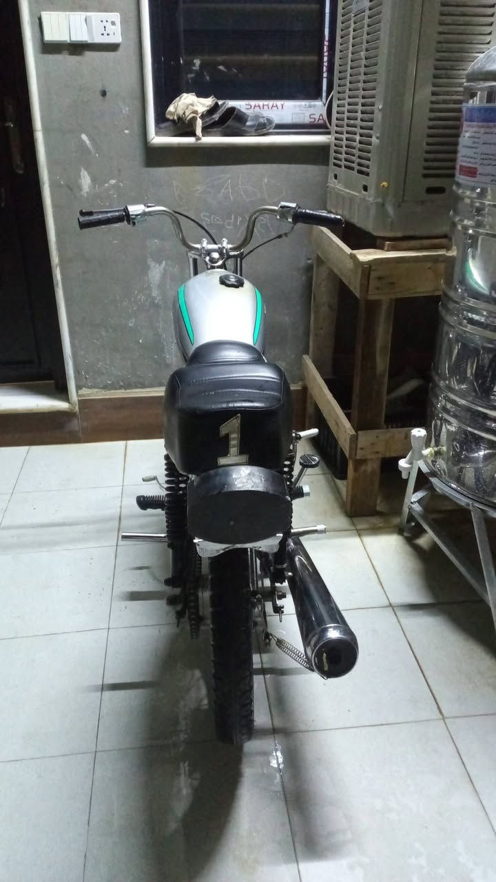 نامه للبيع محرك سيجي شوفت عينك الدراجه تخبل انطيك بيها فصله ربع ساعه اوراق السعر 450 وبيها مجال للعزاز رقمي ***********
