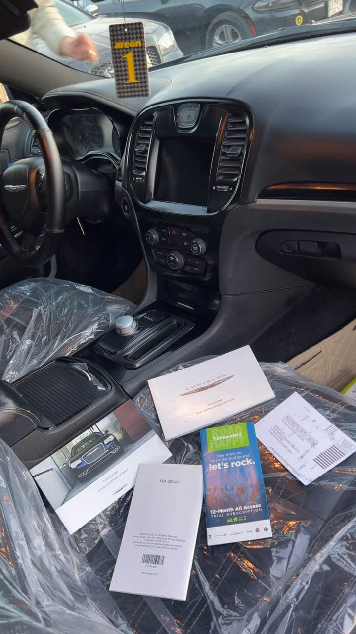 السلام عليكم 
للبيع اوباما 2019 اصل لون مميز
فئه S قماره حديد معروفه مواصفات الS
بغداد رقم دولي 
سياره جديده علاوضع الشركه 
حادثه مرفق بلمنشور  نفس جاملغ ولبنيد شويه بيه صبغ طرفه
مكاني الناصريه 
*********** 
سياره بدون دواخل لاشاصي ولافخذه ولاشي 
خفيفه ضربته ناصرية, ذي قار
