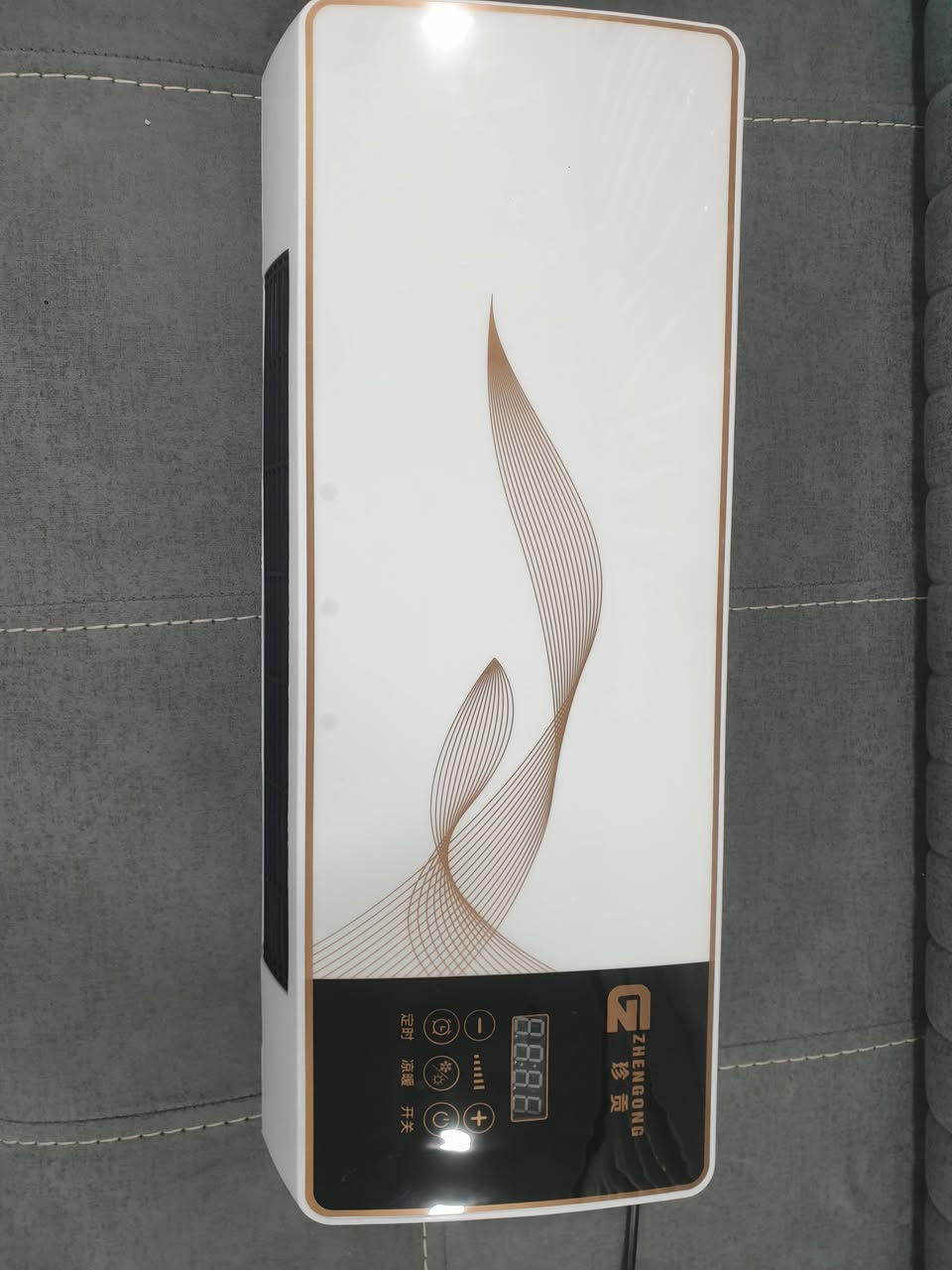 السلام عليكم ورحمة الله وبركاته  
لبيع فان تدفئه مع تحكم بالحرارة  مع ريمونت يرهم  مكتبي  أو محل على مولده يشتغل 
٥٠ بي مجال 
***********
