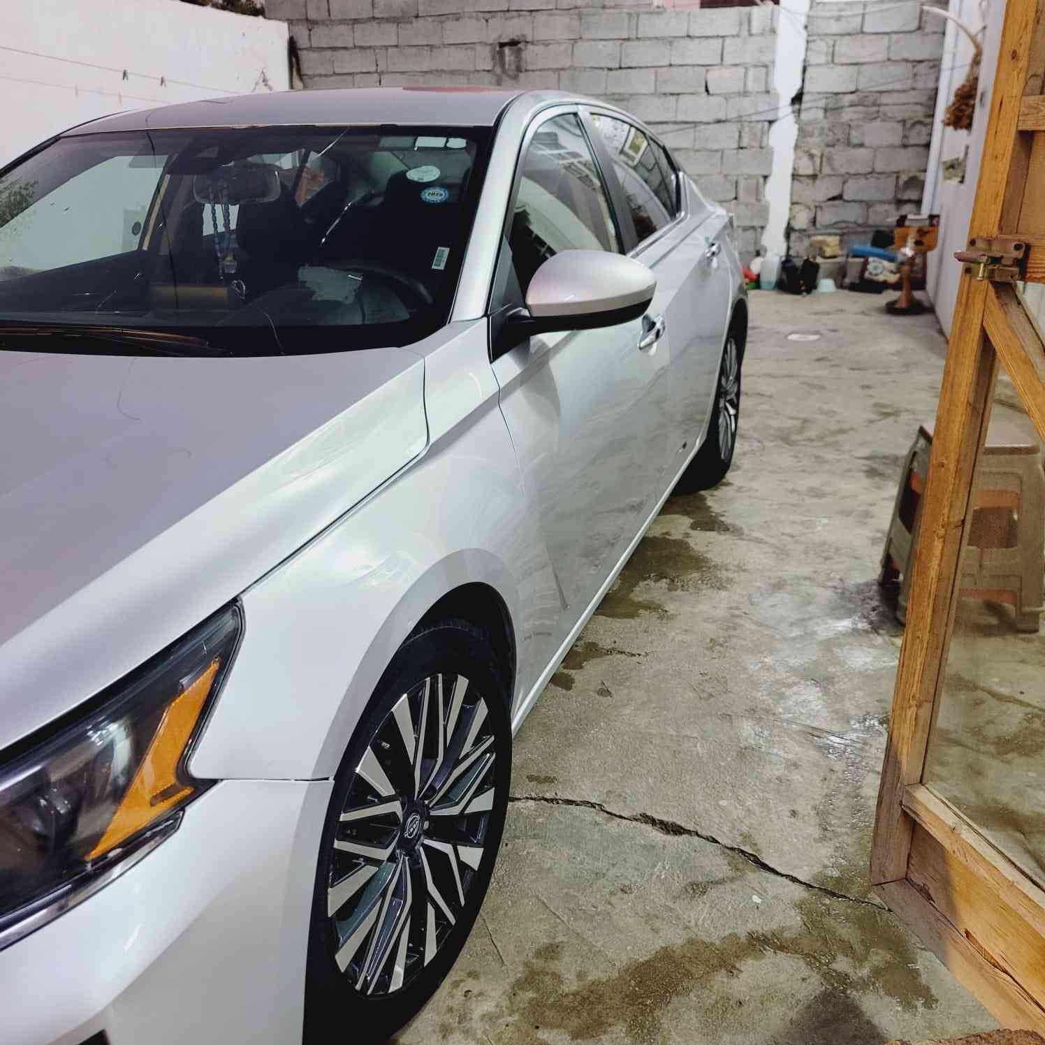 نيسان التيما SV✈️موديل : 2023
مرقم سليمانيا

اللوان : سلفر 

حجم المحرك : 2.5L( 4,سلندر )👍
ملاحظة السيارة : الچاملغ لامامي فقط بارد بيهة قبغ الصدوق والجاملغ الخلفي كلير امريكا بدون  بدون دواخل 100%👍  جميع الايرباكات سليمة 
صور الضرر مرفق ✅

المواصفات : 
‏‎بصمة ابواب 
‏‎بصمة تشغيل 
تشغيل عن بعد : Remote Start
اوتو ستارات : Auto Stard 
اوتو ستارات : Auto Stop‎✈️
رادار امامي (تحديد مسار)
‏‎رادار جانبي (نقاط عمياء)✈️
‏‎رادار خلفي (التحذير من الاصطدام)❌
نظام : Eco👍
نظام : Normal
نظام : Sport
تحكيم ستيرين
لايتات ليد وعدسة زينون 
وبعد هواية مواصفات…
السعر 153 بيهة مجال بسيط
‏‎تفاصيل اكثر الاتصال علی ارقام التاليه
‏ -
   
  اتصال  ***********
عنوان ديالى /بعقوبة
