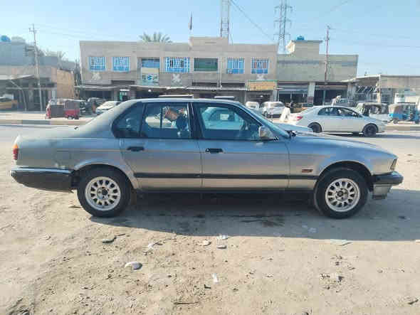 سلام عليكم بي ام دبليو 735 موديل ١٩٩٢ رقم بغداد انكليزي بسمي السيارة مال تعمير مكاني بغداد حي اور رقم الهاتف *********** السعر ٢٨ المحرك بي صرف قليل
