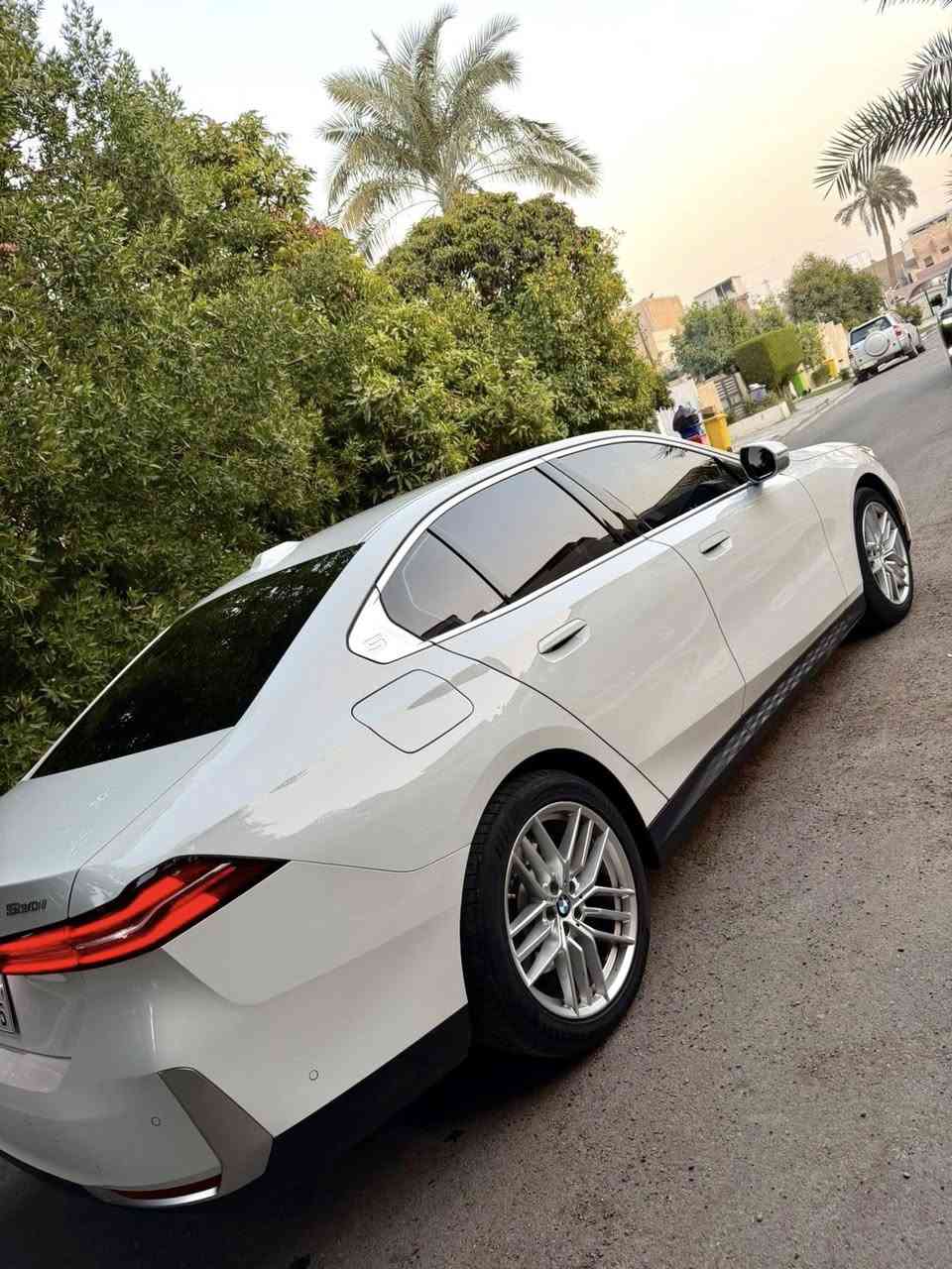 BMW🇩🇪🇩🇪
530i
الموديل : 2024
وارد امريكي كفاله عامه من كلشي 
ماشيه 36mi 
رقم اربيل ب اسمي وتحويل مباشر 
تضليل نسبه 80% 
المواصفات 
🔸بصمه 
🔸تشغيل عن بعد
🔸فتحه سلايد
🔸شاشه جبيره متصله 
🔸كشنات كهرباء + تدفئه 
🔸تحديد انظمه صوت الكزوز 
🔸تحديد مسار
🔸صندوك كهرباء
🔸اناره داخليه متغيره 
بيها بعد كلش هواي مواصفات متنذكر 
السياره جاهزه ومتحتاج بس تحويل 
العنوان : بغداد المنصور 
السعر٤٤،٥٠٠ وبيها مجال
رقمي ***********
