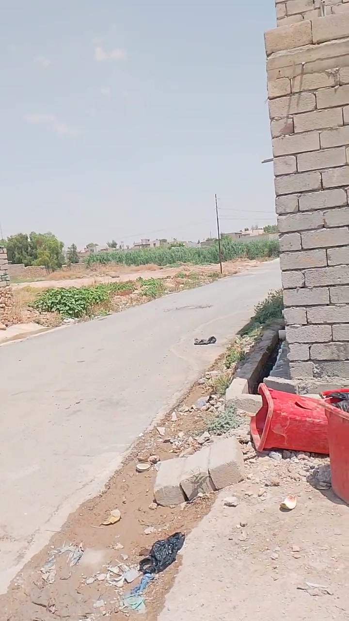 دار للبيع بناء جديد سراميك ارضيه وجداري صحيات خارجي وداخلي مساحه 110متر يوجد غرفتين+استقبال خارجي  ومطبخ داخلي بل نسبه للطابق أرضي 
بيت جاهز مجهز بل كامل للسكن مع كافة خدمات 

طابق ثاني غرفتين على شكل هيكل لكن جاهز للسكن تأسيسات كهرباء ماء جاهز 
السعر 38 مليون سعر دلال شرط وبدون أي معامله يعني السعر ثابث 
حي كفاح الشمالي قرب سايدين جديد 
قرار 25سند تحويل 
الاتصال على رقم هاتف للشراي 
***********
