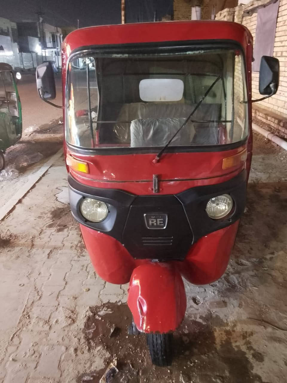 السلام عليكم 
عندي تكتك حمره للبيع نضيفه 2018
عنواني ميسان الصحفيين
رقمي واتساب ***********
