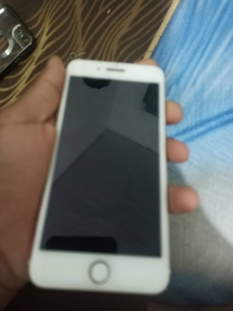 السلام عليكم ايفون 7بلص ذاكره 128 كلشي شغال 
مبدل بطاريه 100 ونموذج m بصمه شغاله كامره كلش حلوه
صوت عالي وواضح 
للبيع او مراوس 
السعر 80وبي مجال
مكاني ناصريه حي التضحيه 
***********
