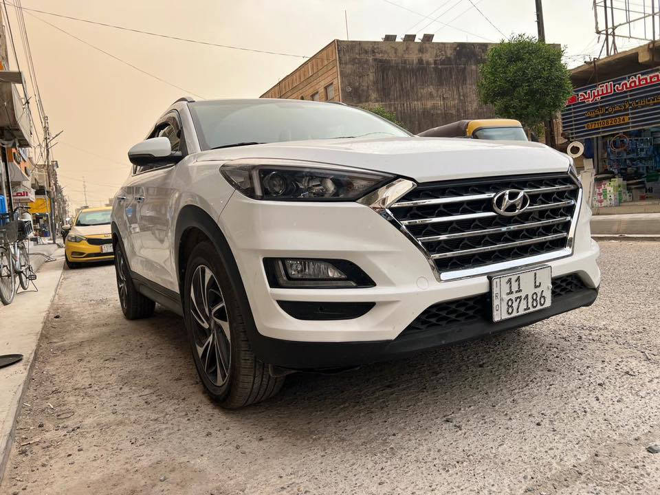 هونداي توسان خليجي
موديل ٢٠٢١ 
رقم بغداد الماني بسمي 
لون ابيض 
٤ سلندر ٥ راكب 
فوووووول مواصفات ١/١بدون فتحة@
بصمتين: تشغيل وتقفيل 
بردات خلفية اصلية 
كشنات جلد اصلي لونين قرميدي 
لايت اسود الكاصد 
كشنات ٢ كهرباء 
تشغيل عن بعد 
شاحن وايرلس 
شاشة كبيرة اندرويد 
كامرة دوارة اصلية 
مري شفط مع القفل 
حساس امامي وخلفي 
نظام ايكو درايف 
تحكم استيرن فول 
حاكية : ابلوتوث: اوكس 
شاشة اعطال بلدشبول 
كيجات السرعة زئبقية 
جي : بي: اس: خرائط طرق 
اريل اسود طيارة
هند بريك برجل 
تبريد ابيانو لمس 
تبريد قطعتين ثلج 
لد امامي وخلفي 
إشارة تشغيل عند الاستدارة
لايت زنون اصلي 
اضواء ترحيب بليدات 
علامة سورنتو بلدوسة 
يدات نيكل اصلي 
اشاير بلمري 
٥ ويل كب ١٩
تخم تاير جديد لك 
ماشية ٦٨ اصلي 
كير ومكينة وصدر وحدادية وتبريد كفالة عامة
بدون ضربة وتبديل واشخوط وبارد وصبغ كفالة عامة شرط بدون صبغ سيارة جاهزة وجديدة بارد إصبعين فقط 
سيارة جديدة مال بيت بية تراي مال زيرو 
الازكات مال الأرضية بعدهن موجودات
الرقم الدولي الجديد / هزة جديدة / سنوية جديدة 
البصمة الثانية ممستخدمة / كتلوكات الشركة موجودات
السعر ١٨٩$
***********
