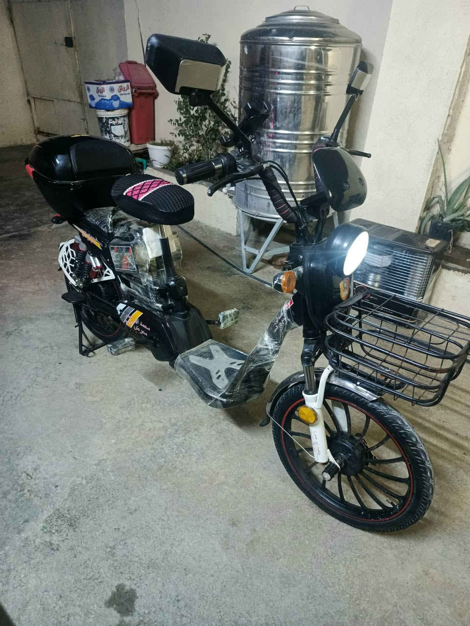 سلام عليكم  دراجه شحن  للبيع دراجه جديده كامله امكمله  دراجه بطاريات صار سبوعين من شديناهن  سعرها 300او بيها مجال  الدراجه مال  جناي   مابيها نقص برغي  مكاني ديالئ بعقوبة تحرير. الستفسار علا رقم  اني مكلف بنشر ***********
