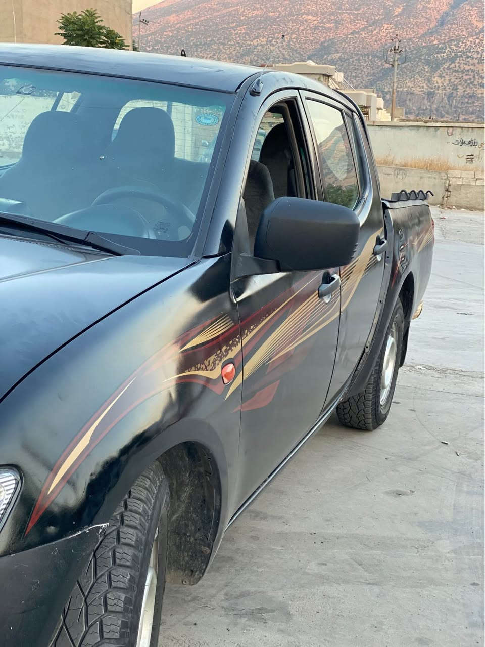 L200 
مۆدێل 2008مەنەفێست ئەسلی بە شەرت گێر مەکینە بەشەرت تەقەو رەقەی بەشەرت توندو تۆله بەشەرت سیارەکی جوان و بێ کێشەیە مالی کاسبیە چوار تایەو ویلی نوێی لە ژێرە بۆ انیاری زیاتر پەگوەندە بکە ***********
سحری ٦٠تۆزەک مەجال Singapore
