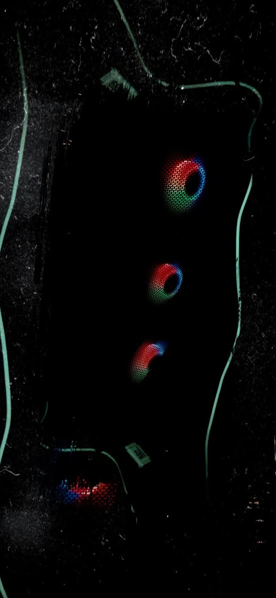 🚀 للبيع: تجميعة قيمنق متكاملة (Full Setup)
​السلام عليكم.. متوفر تجميعة ألعاب وأداء عالي "ست أب كامل" بملحقات احترافية،(نظيف جداً ومفحوص بالكامل).
​💻 مواصفات الجهاز (PC Specs):
​المعالج: AMD Ryzen 5 5500 (أداء سريع وقوي للألعاب والبرامج).
​كرت الشاشة: NVIDIA RTX 3050 (8GB VRAM) - يدعم تقنيات الـ Ray Tracing والـ DLSS.
​الرام: 16GB DDR4 (سلاسة تامة في التنقل واللعب).
​التخزين: SSD M.2 NVMe 256GB (للنظام) + هارد HDD 1TB (للمساحة الإضافية).
​الباور سبلاي: Warrior (اعتمادية عالية).
​الكيس: Case Vento (تصميم عصري وإضاءة RGB مميزة).
​🖥️ الشاشة والملحقات:
​الشاشة: Dahua 24 Inch FHD بتردد 144Hz (سلاسة خرافية واستجابة سريعة للألعاب).
​الملحقات: كيبورد قيمنق + ماوس قيمنق + سماعة رأس (Headset).
​🎁 هدايا إضافية (مجانية مع الست أب):
​مايكروفون احترافي (Professional Mic): صوت نقي جداً للبث والتسجيل.
​ماوس باد احترافي (Professional Mouse Pad): حجم كبير يغطي مساحة المكتب.
​📝 تفاصيل إضافية:
​الحالة: الجهاز بحالة شبه جديدة تماماً
​الأداء: الجهاز جاهز ومفحوص ويشغل أقوى الألعاب (Warzone, PUBG, GTA V) بفريمات عالية.
​الموقع: بغداد - الحسينية.
​💰 السعر المطلوب: 1,500,000 دينار (مليون ونصف).
​📞 للتواصل والاستفسار:***********
