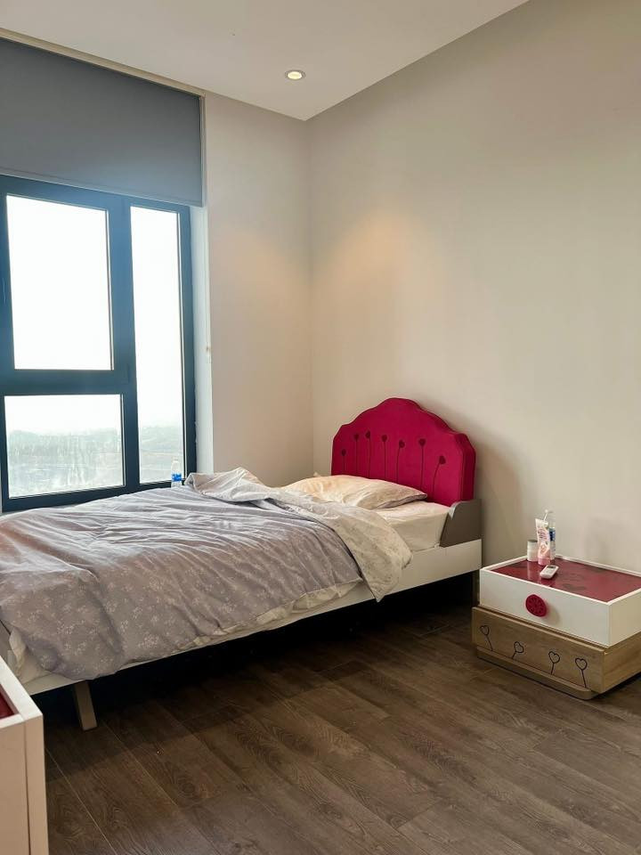 Hello! A whole Bedroom for sale. I bought it from Diwan Home 5 months ago for 1000$. It is still in a brand new condition but I have to sell it because we are leaving Slemani. Selling price: 500$
Location: Suli Heights If interested please CALL ***********
