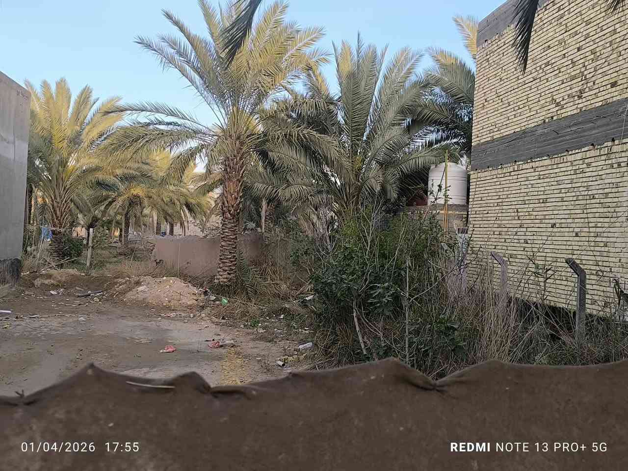 قطعه للبيع طابو زراعي سند 25 المساحة 300م حي عدنان نزلة سيد شاكر مقابيل أستاذ علاء ضيدان الواجه 12م والنزل 26م تبعد عن الشارع البوعبدالله130م تقريباً السعر 65 الاستفسار الاتصال على الرقم ***********
