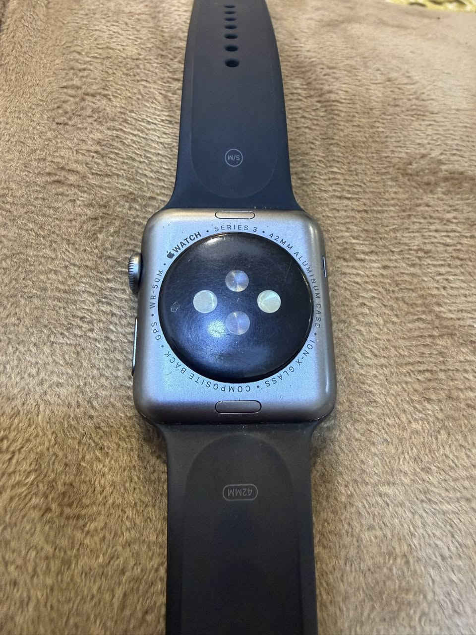 ساعه ابل الجيل الثالث
قياس 42 
مستخدم نضافه 95‎%‎ 
ملحقات كامله مع شاحن و كارتونه 
الموقع بغداد اعظميه 
***********

السعر 80,000 و بيها مجال
