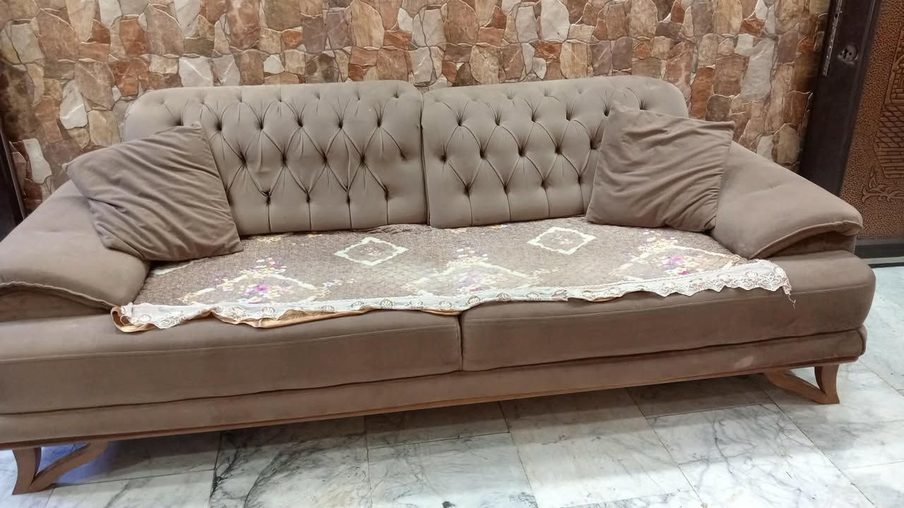 السلام عليكم 
تخم للبيع قنفتين كبار سرير جوزي وقنفتين صغار حليبي نظافة فول ولا شخط بيه 500 الف 

تخم زيتوني واصفر قنفتين كبار وصفر 2 صغار مابيه ضرر ونظافة فول 250 
ميز تلفزيون جام 50 الف
بنكة ارضية 20
كنتور بابتبن 50 الف
للاستفسار الاتصال 
***********
