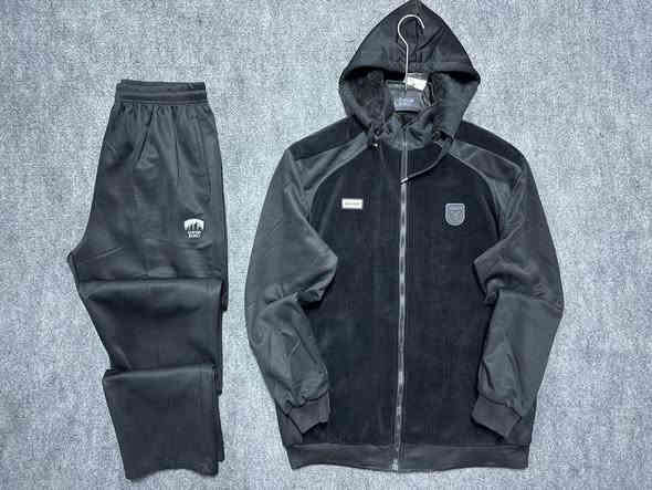 يارزاق 
تراك مرثون مبطن خامه ثقيله يجي 6الوان 
تراك درجه اولى قياسات من Lالى XXXL
عنوان المحل بابل سده الهنديه شارع الموبايلات ازياء السيد 

يوجد خدمه توصيل 
واتس اب ***********
