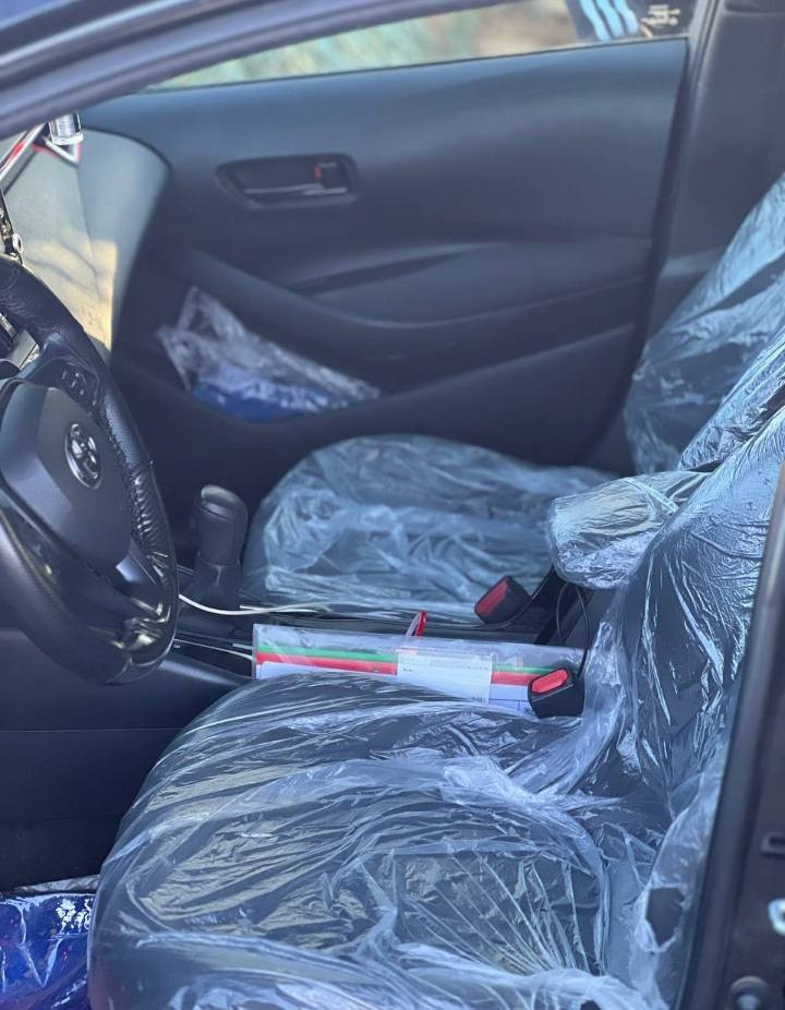 TOYOTA COROLLA LE 2022
تويوتا كورولا 2022(للبيع والمراوسه) 
السياره جديده وسعر حيل مناسب 
لون اسود قطران 🖤
مواصفات السياره:-                   
محرك 1.8 المرغوب
كاميرا خلفيه 
تحديد مسار 
مانع انحدار 
تثبيت سرعه
وضعيات قياده
شاشة كبيرة
شاشة عطلات
مخرج USB + Type-C
شاشه تدعم ابل كار بلي+ اندرويد اوتو
وباقي المواصفات المعروفه السياره غنيه عن التعريف للجاني الكورولا
سيارة علي اسمي سنويه جديد تحويل ثاني يوم

السيارة بيها فقط بنيد صبغ والباقي شرط بدون دواخل حادث كلش خفيف سيارة نظيفة جدااا 

كير+مكينه+حداديه+كهربائيات كامله
السعر 152$ و بيها مجال
مكان السياره دهوك 
*********** واتساب موجود دهوك, العراق
