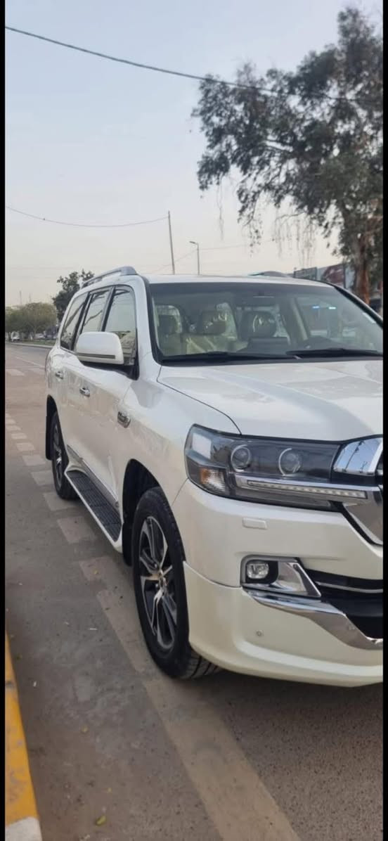 سيارة لاندكروزر 2020 ساز ماشية  98 الف سيارة نظيفه كلش *********** مكاني بغداد السعر 53 الف دولار وبيها مجال الشراي
