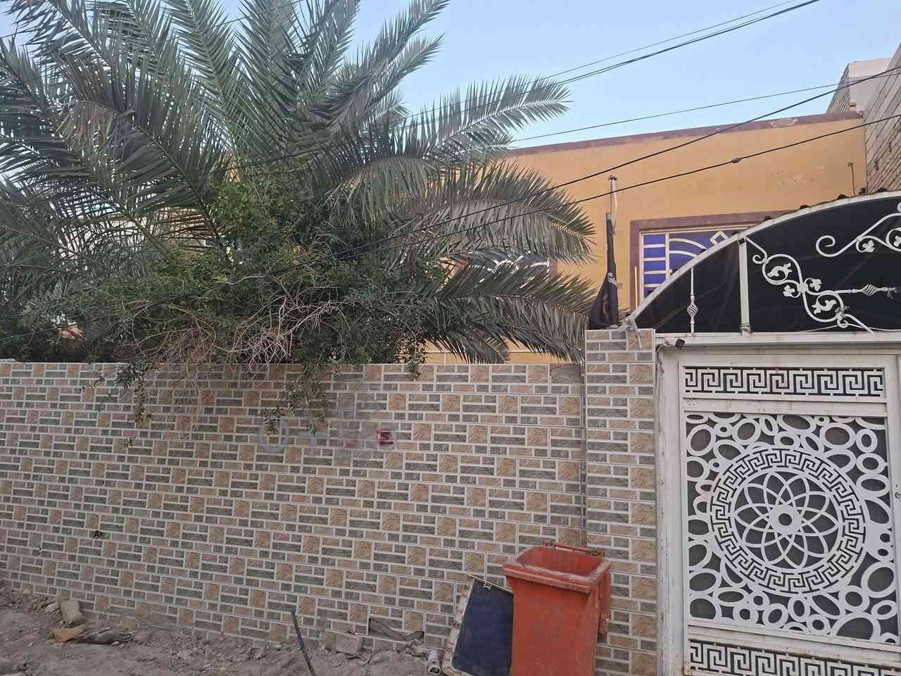 يا الله بيت للبيع طابو صرف 
دور النسيج ٣٠٠ متر طابقين 
الغرف عدد ٦ ثنين جوه ٤فوك
صالتين براني ١٠ في ٤
صحيات خارجيه وداخليه 
حديقه +طارمه
البيت مرتب ونظيف مسلح ارظيه وسقف 
الاستفسار واتس أو الاتصال  ***********
