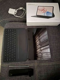 هونر باد 10 اخو الجديد للبيع مع الملحقات الاصلية شاحنه وكيبورد وقلم  ا...