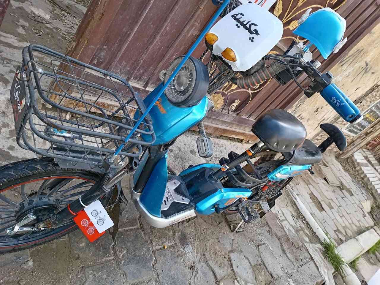 سلام عليكم دراجه شحن للبيع مديل ٢٠٢٤دراجه نضيفه شوفت عينك وشغاله بس عوزه بطاريات بيه بطاريات وتمشي بس يخلص شحنهن بسرعه سعره خاص الرقم والشراي يدلل ***********
