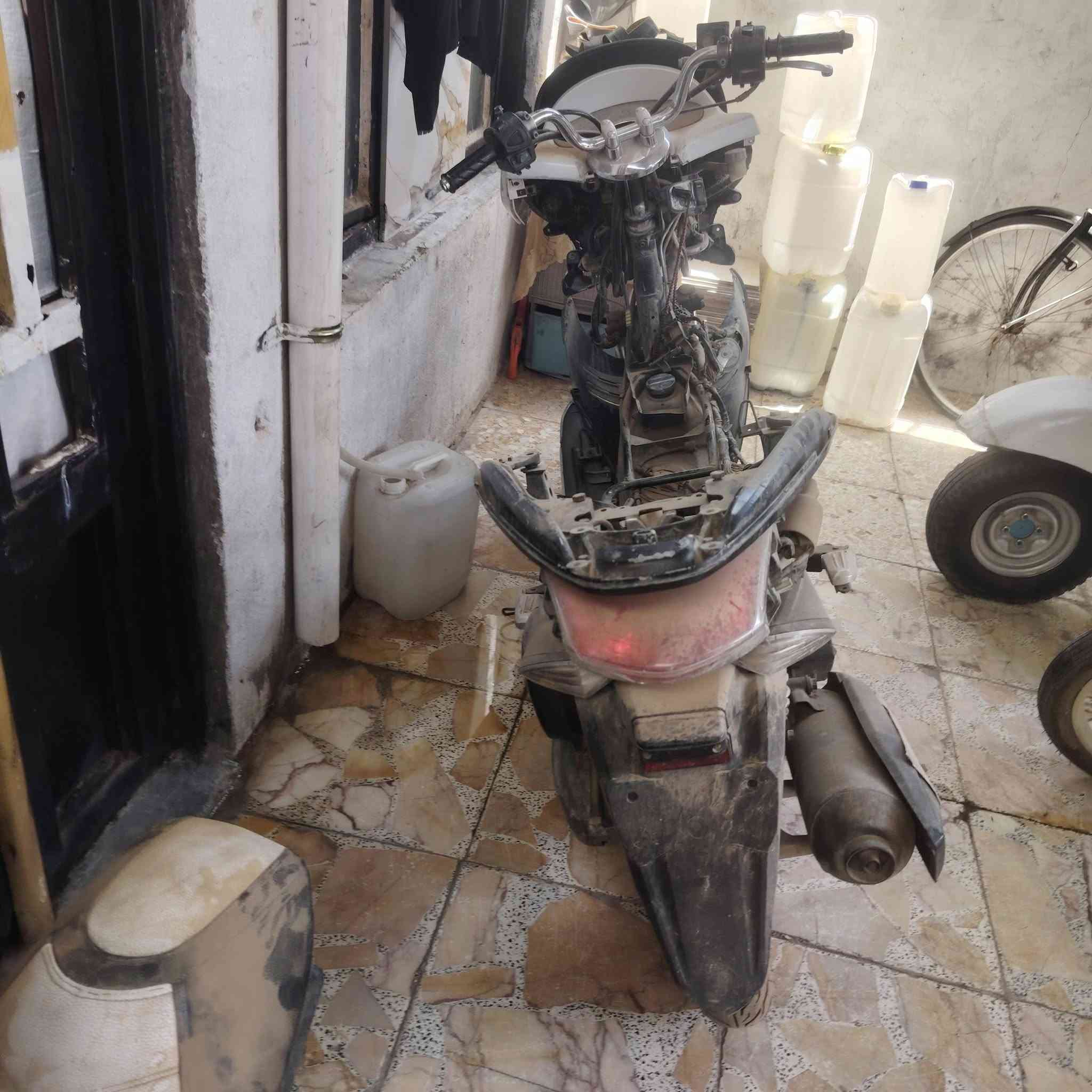 السلام عليكم دراجة pcx ماتشتغل ابيعهة كوم حديد للعلم كفراتها موجودة ومكينتها اخير شي فتحناها وكامت تخربط فتركناها للبيع سعرها 300الف وهذا رقمي


**إذا كنت صاحب هذا الإعلان وتريد حذفه لأي سبب، رجاءا أرسل رسالة إلى الدعم الفني**