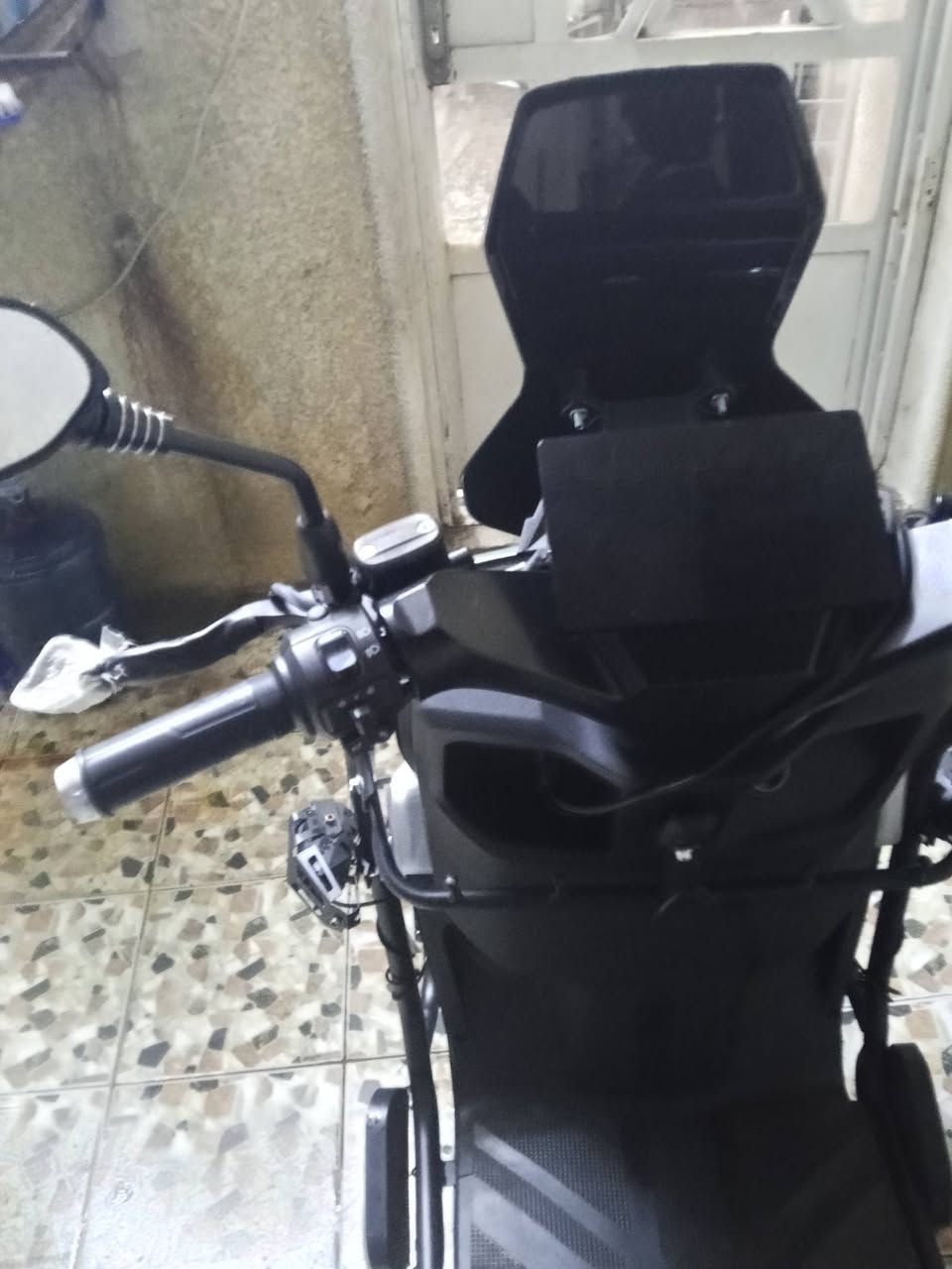 السلام عليكم ورحمة الله وبركاته
دراجة ريان الصاعقه للبيع .

المواصفات/ملف 3000-3سرع تمشي بالشحنه الوحده اكثر من 75كيلو 6بطاريات سرعته 100حقيقي مشيته كلش ناعمه ومريحة بالمشي اشاير يمنه يسره واشيار بالمريخ 

مساحه تخزين كلش واسعه وعندك مساحه إضافية مثل ماموضح 

منفذ شحن بيه درع 360درجه داير الدراجه كلش حلوه تجي واشوف بعده جديده 2026

مكاني بغداد الدورة حي اسيا 

للاتصال والاستفسار

***********

السعر :مليون و150وبيه مجال
