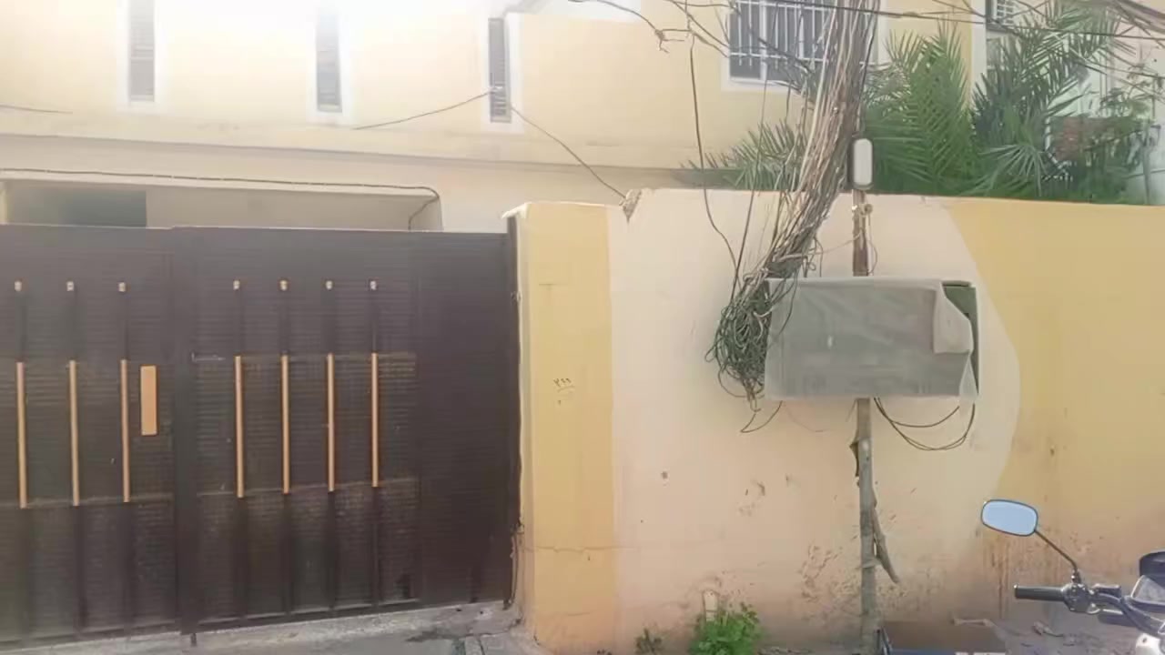 السلام عليكم بيت لليجار الموقع بعقوبة العزات المساحة 200متر للتصال ***********
