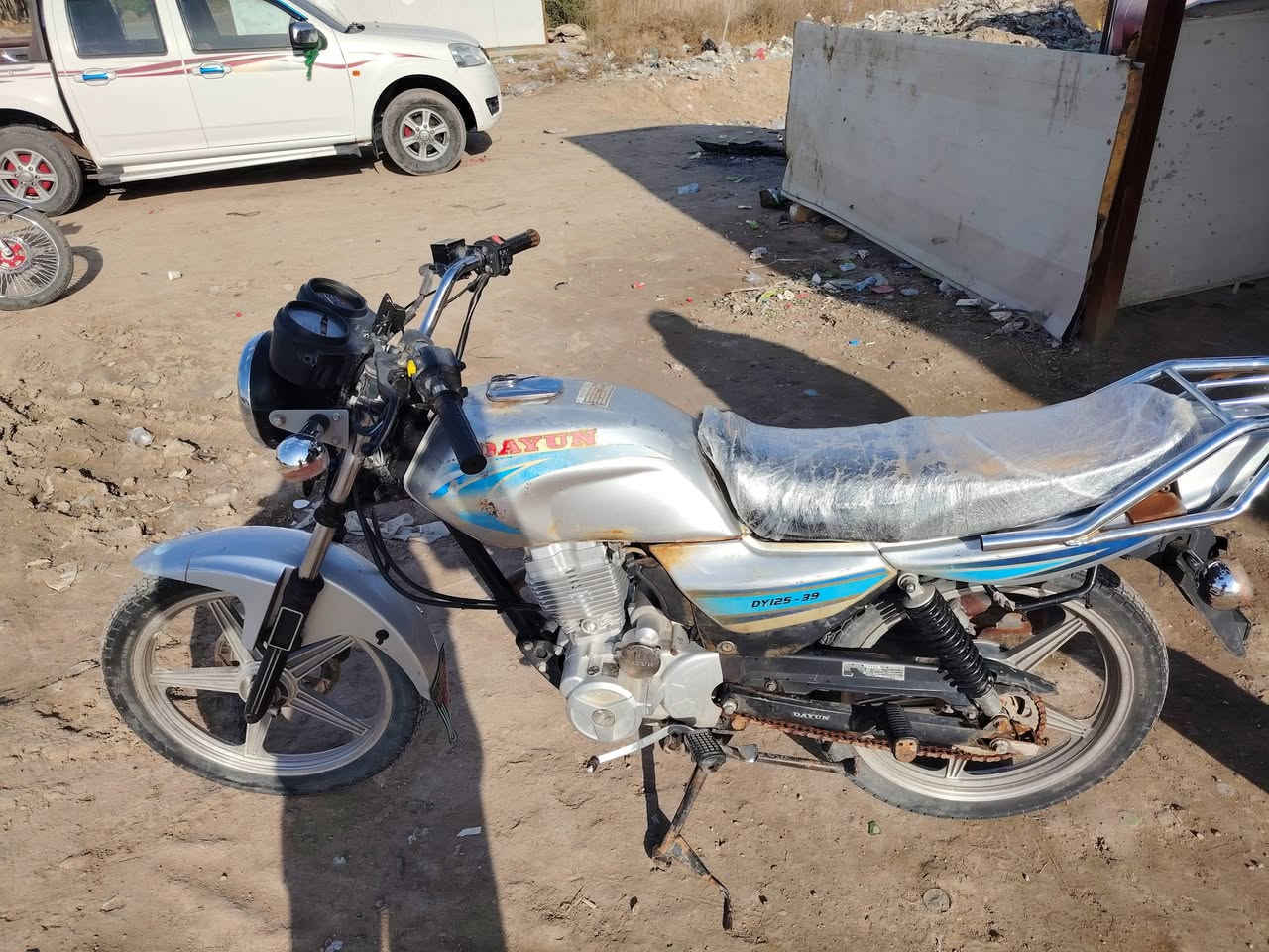 سلام عليكم عندي دراجه دايون عضم للبيع أوراق ضايعه دراجه مكفوله سعر ٤٥٠ بيه مجال المكان الحمزه الغربي رقم الهاتف ***********
