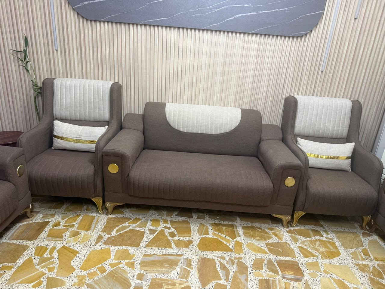 سلام عليكم تخومه و ٥ طبلات اخت الجديدات يخبلن السعر 900 الف قفل العنوان بغداد الثعالبه الرقم للاستفسار ***********
