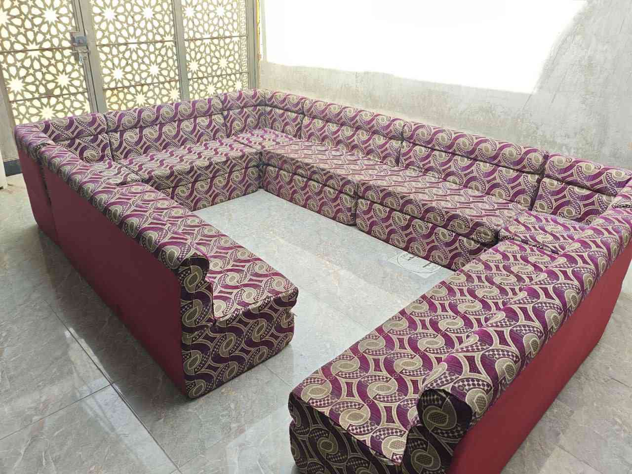 جلسه عربيه للبيع مساحتها 14 متر سعرها 200 الف دينار للاستفسار على الرقم *********** والعنوان التنومه الصالحيه .
