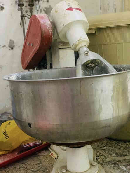 السلام عليكم فرن بيزا حجري450مجمده عدد ثنين مع براد السعر 350عجانه  25  كيلو     لسعر 250شوايه كص السعر 150 الجام خانه مع شوايه كباب مع ماطورين سعر 300الرقم للتواصل ***********
