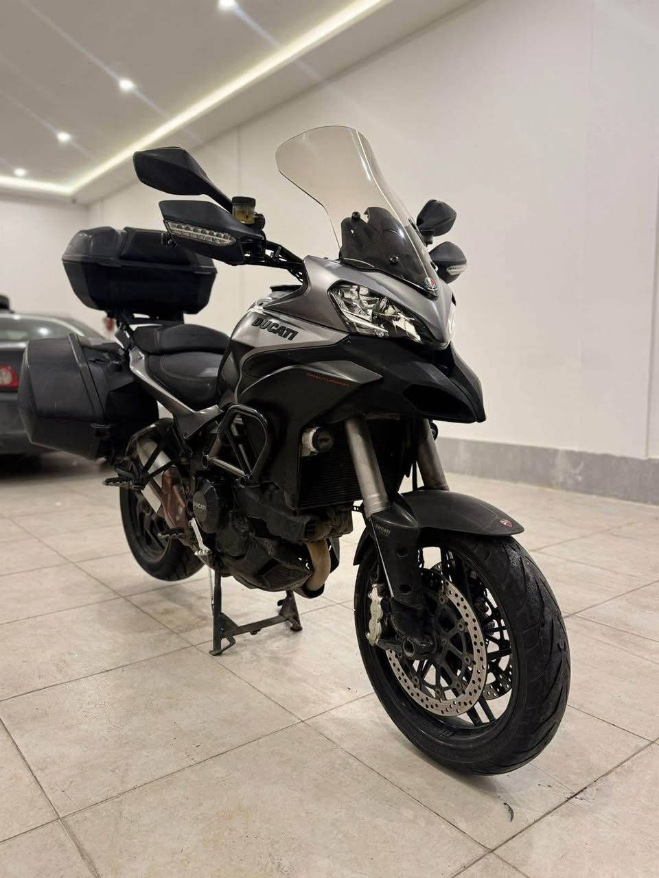 مكلف بلنشر 
دراجه دوكاتي ملتيسترادا 1200 v2
دراجه وارد يابان كفاله عامه من كلشي كل كفراته بلاد و دراجه وكاله جنط بلاد بصمه اصليه  مصارله مده نازله من رمبه دراجه موديل 2014 بدون رقم دخول جديد المكان سليمانيا اذا عجبتك تستلمها بغداد السعر 70 ورقه و بيها مجال
الاسئله الي رح انسئلها :
1 مرقم ؟ : لا بدون رقم 
2بيها اوراق؟: لا بدون بيها اوراق عاديه 
3وارد شنو ؟ : ذاكر بلمنشور 
4 اشكد يعني بيها مجال ؟ : تعال كلب واقتنع و سهلا بلتلفون ما اتعامل لازم تجي و تفحص 
رقم تلفون *********** بغداد, العراق
