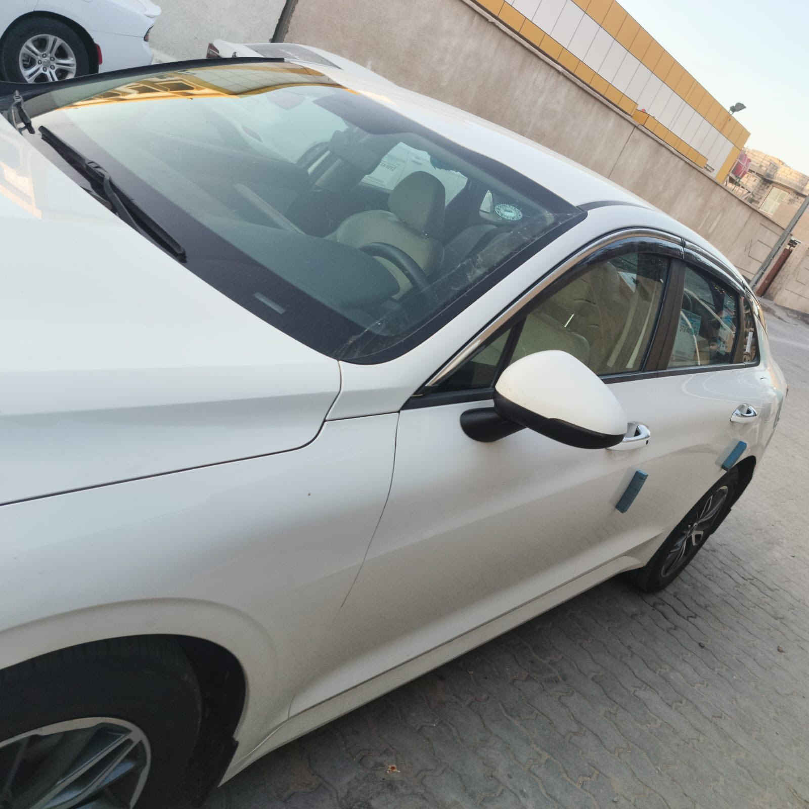 سياره بيه بارد في باب خلفي الصدر والجاملغ امامي فقط مواصفاته حساسات امامي خلفي كامره شفط وترحيب ابواب اماميه بصمه تبريد قطعتين وشاشه للتبريد للمس كشن سائق كهرباء ماشيه118 موديل22 K5محرك2000دوش4سلندر سعر180وبيه مجال بسيط ***********
***********
