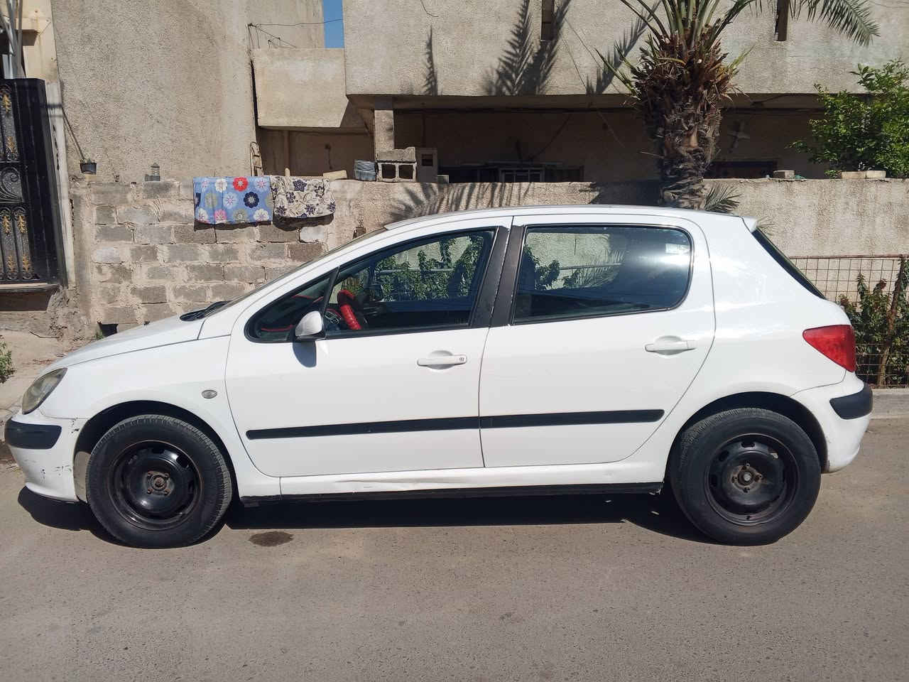 سلام عليكم سياره بيجو للبيع موديل 2004 307
سياره نضيف او كامله مابيه اي نقص بالعافيه على الياخذه
سعره 53 ورقه او بيه مجال قليل 
رقم انكليزي سنويه جديده
مكانه بغداد الدوره 
رقمي***********
